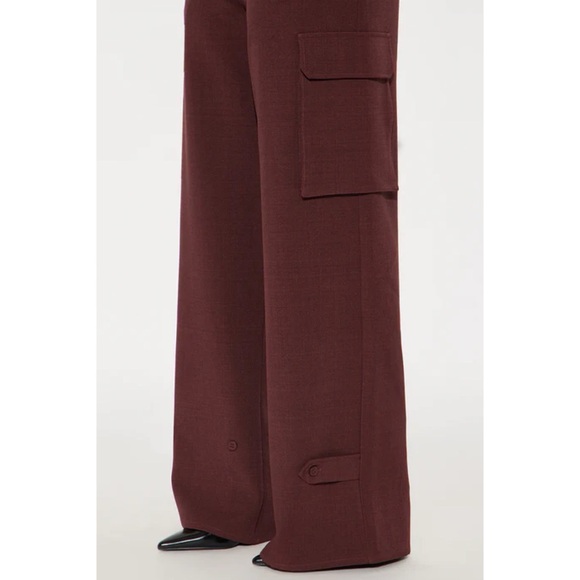 NWOT Women's Burgundy Wide Leg Belted Cargo Pants - Picture 2 of 3